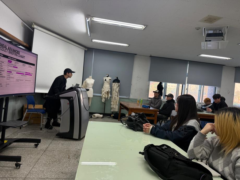 아디다스 Y-3 신발디자이너 김승우님의 특강