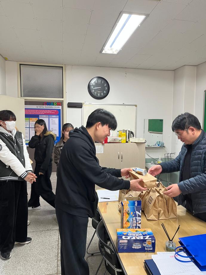 책임지도교수 지도비 세네뜨리 빵 나눔 행사 진행